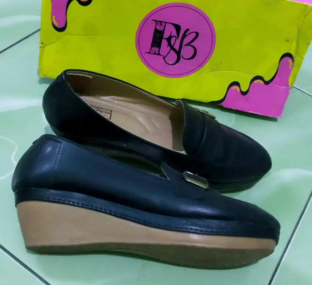 Sepatu fantofel Black
