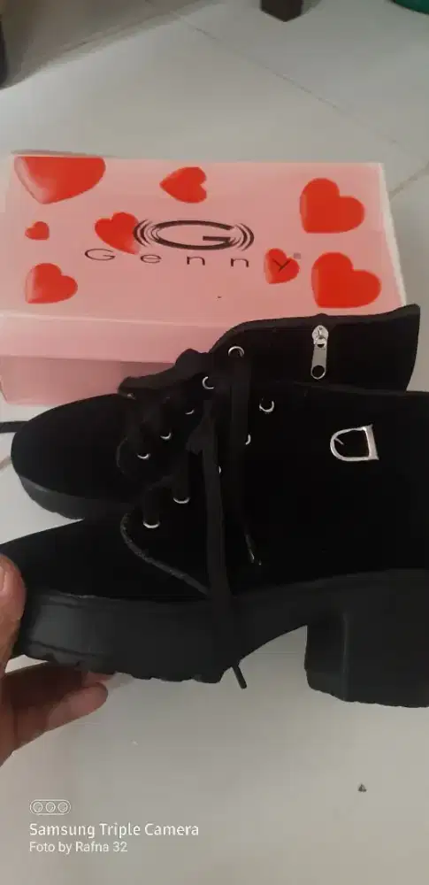 Sepatu wanita heals