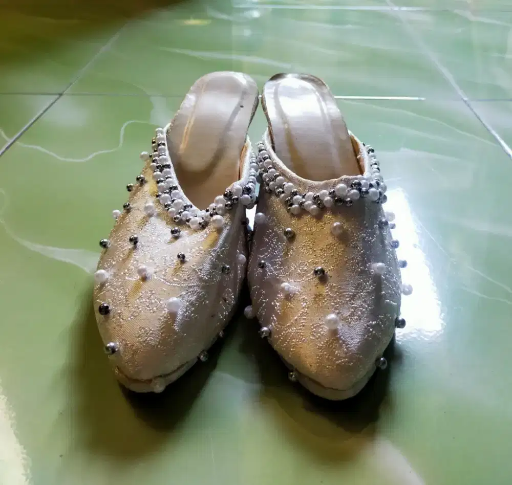 Sepatu Heels putih