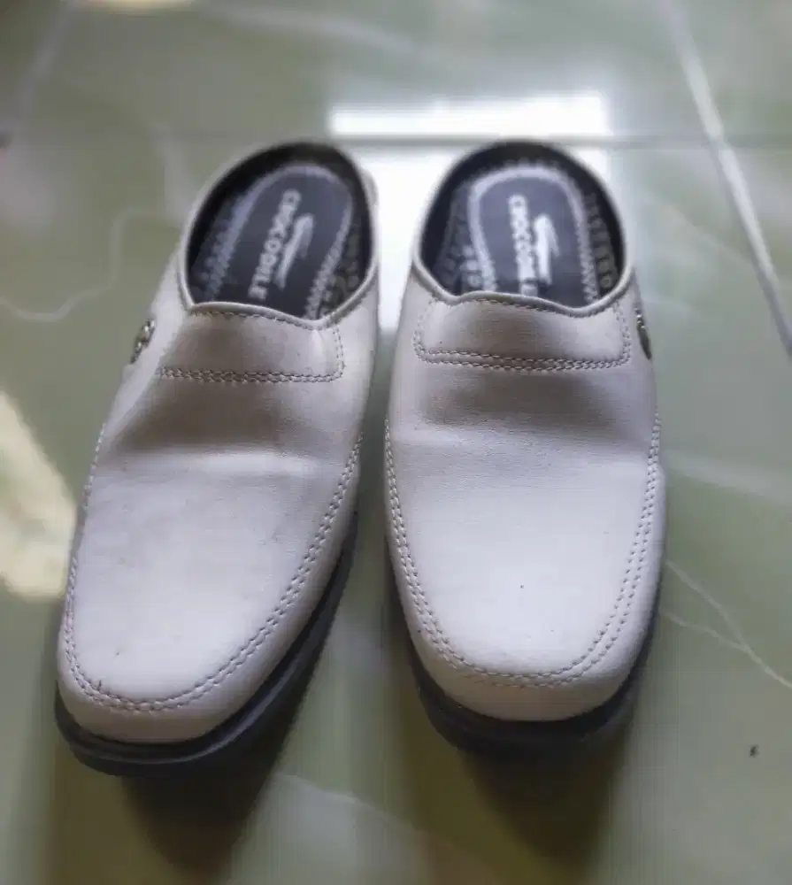 Sepatu Selop Pria Putih