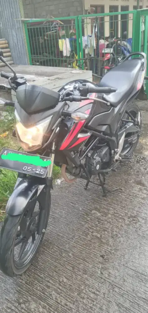 Honda Cb 150 r old