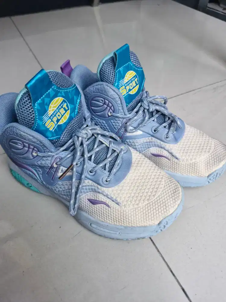 Sepatu basket anak