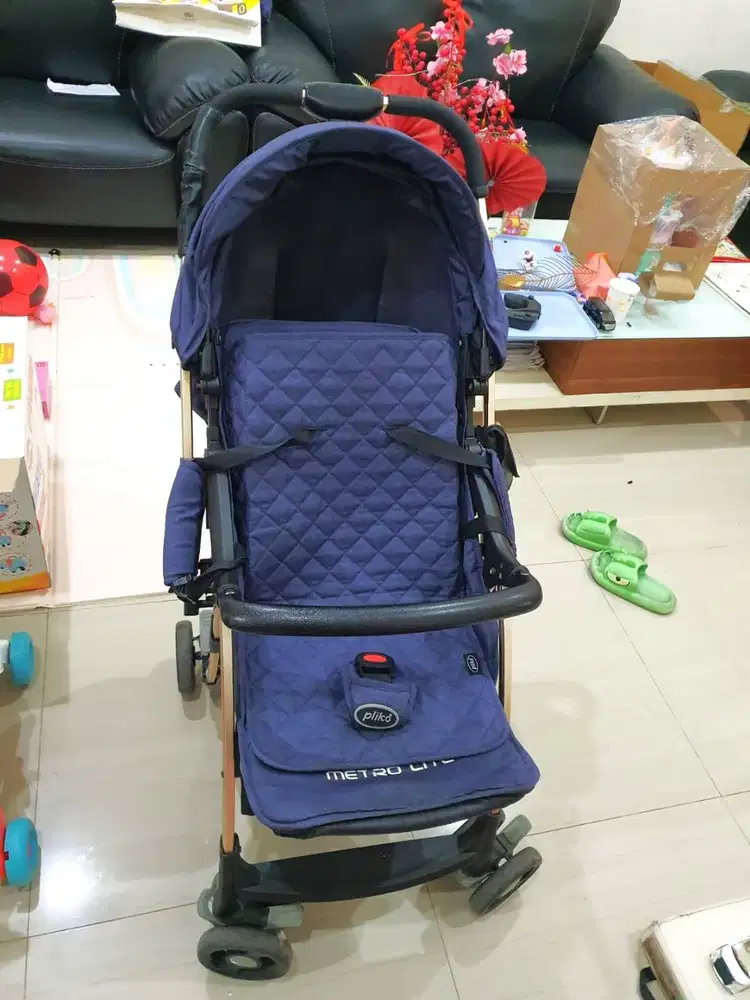Stroller Bayi Merk PLIKO METRO LITE - Reversible, Bayi bisa hadap Ibu