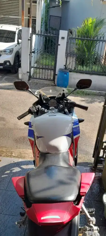 CBR 150r 2015 red white blue (rwb)