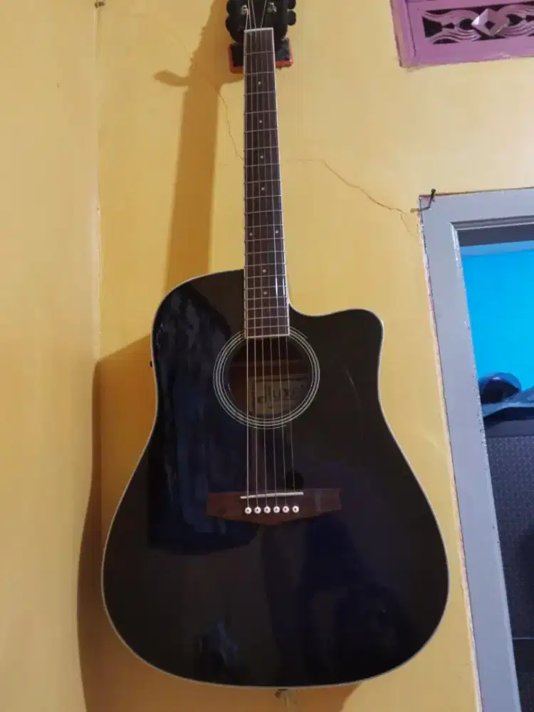Jual gitar DLUXE