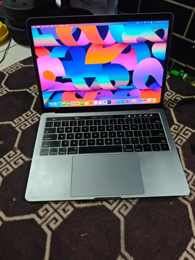 Macbook Pro 2017 Touchbar iBox Normal