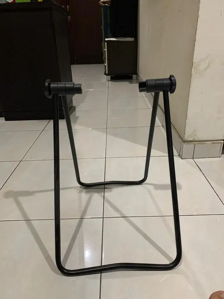 Paddock stand sepeda
