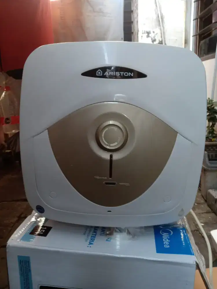 Pemanas air/water heater ARISTON