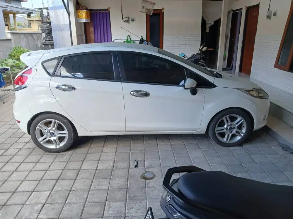 Ford Fiesta 1.6 Sport AT 2013 Putih KM 80rb Asli