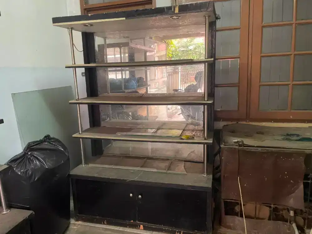 Jual lemari pajang kaca untuk display apa ada nya harga untuk 2 unit