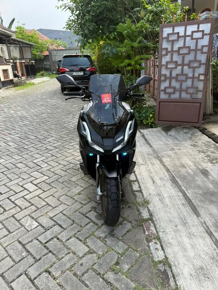 ADV 160 ABS Hitam 2023