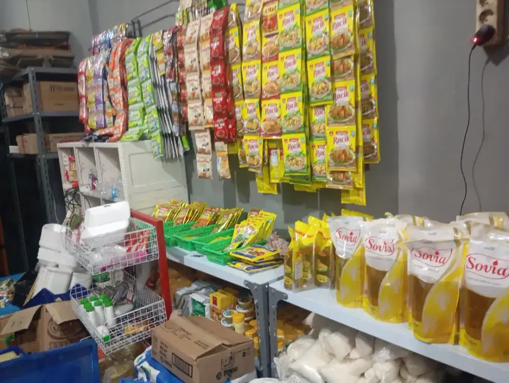 Warung serta isi nya