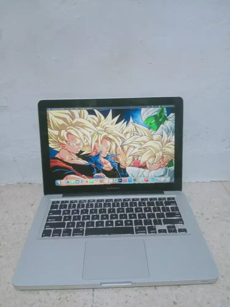 Jual Macbook Pro 13in 2011 core i5 ram 8/HDD 500gb backlit