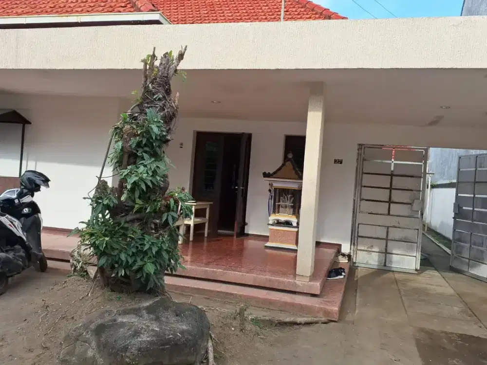 LANGKA Rumah Blambangan dekat Raya Darmo Universitas Widya Mandala Dinoyo