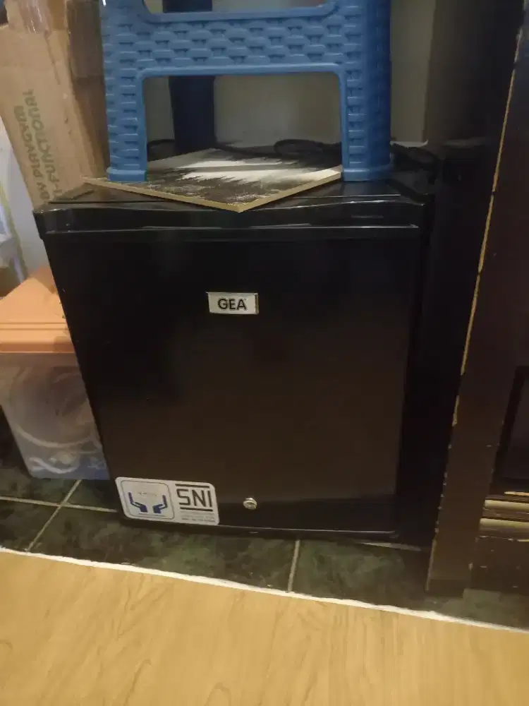 Jual kulkas mini merk Gea