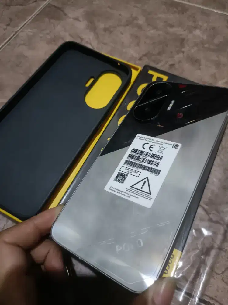 Poco F7 ram 12+12/512 fullset mulus baru pake 2 bulan