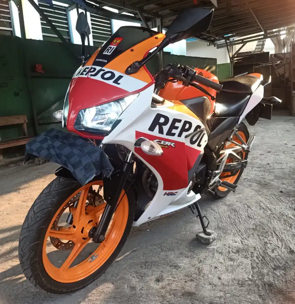 Honda CBR 150R Fi 6 Speed TH 2015 Mulus Km.19Rb Pajak Panjang B Bekasi