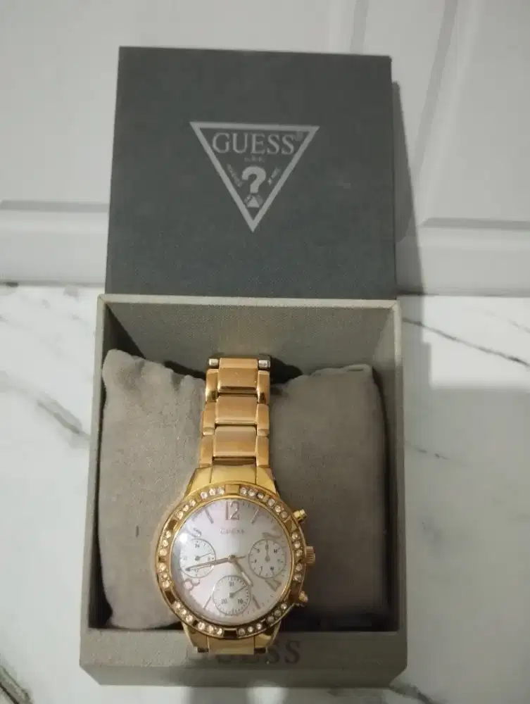 Jam tangan Guess