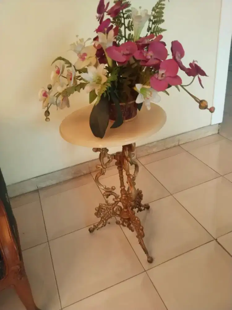 Meja Marmer Vintage