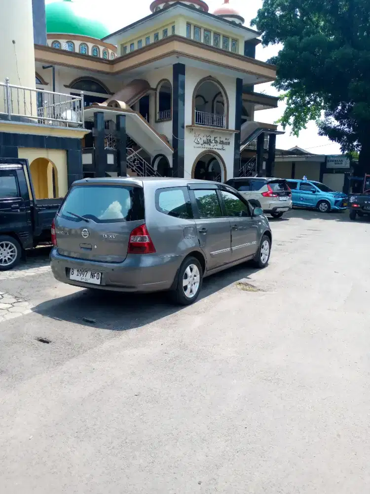 Nissan Livina 2010 Bensin