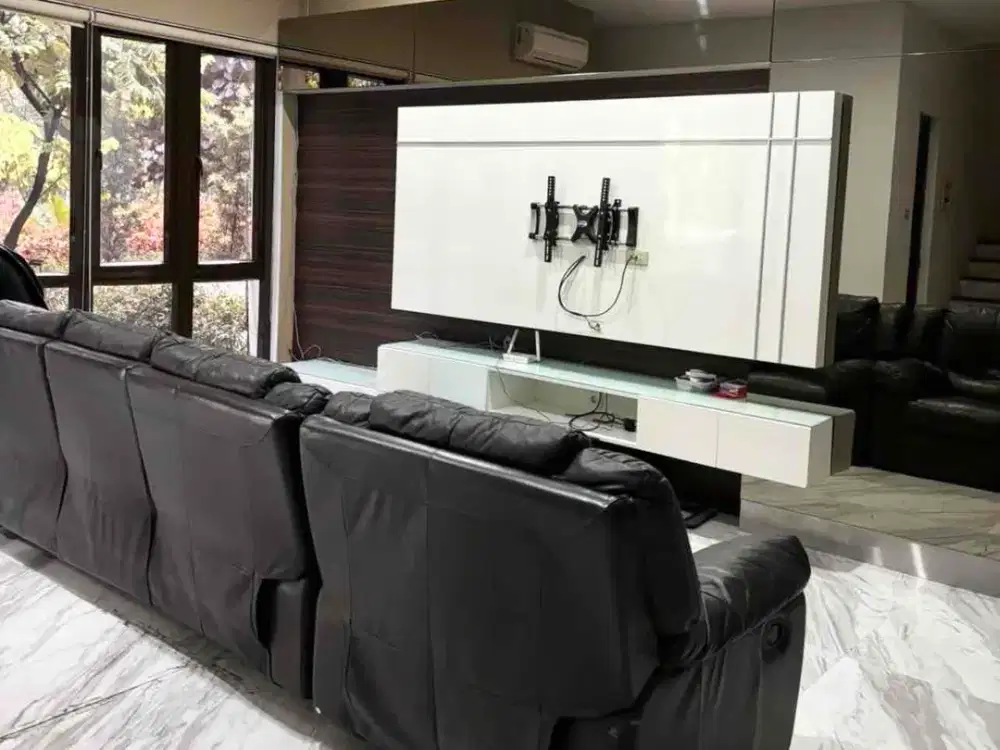 Di JUAL / SEWA rumah 4 lantai 5 kamar ada lift parkir 4 mobil furnish sesuai foto di townhouse springhill Kemayoran jakarta pusat
