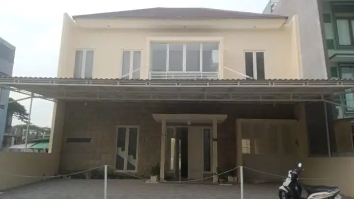 DIJUAL RUMAH CITRALAND WATERFRONT MINIMALIS BAGUS TERAWAT 2 LANTAI