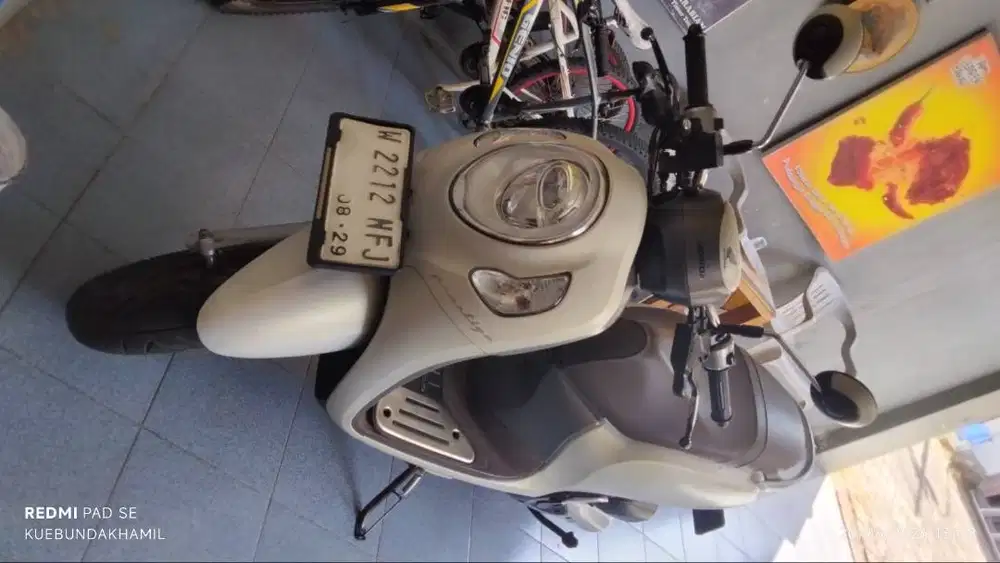 Honda Scoopy putih terawat