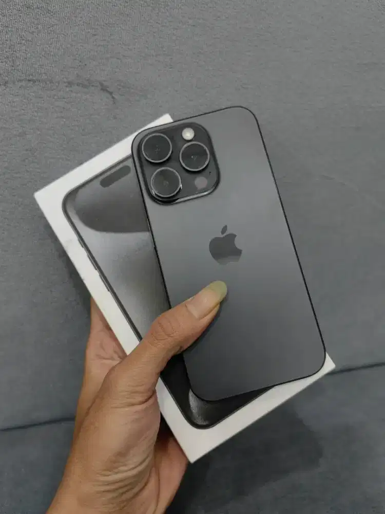 Iphone 15 pro 128 black siap pakai alloperator