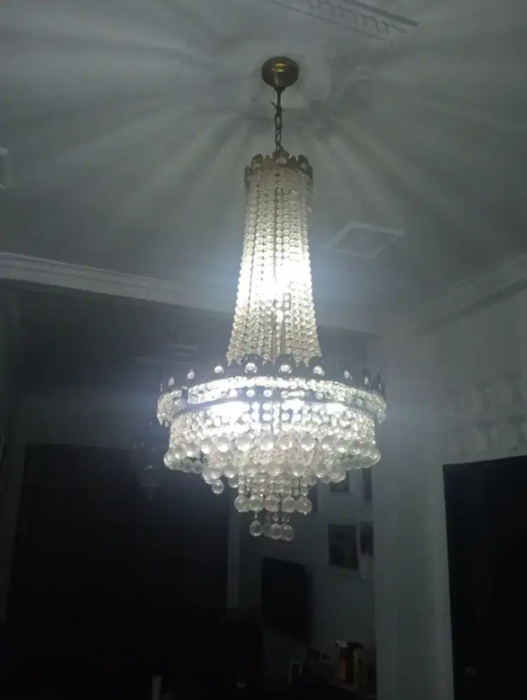 Lampu gantung kristal antik