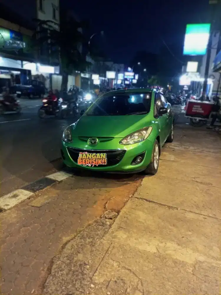 Dijual mobil Mazda 2 HB S matic 2012