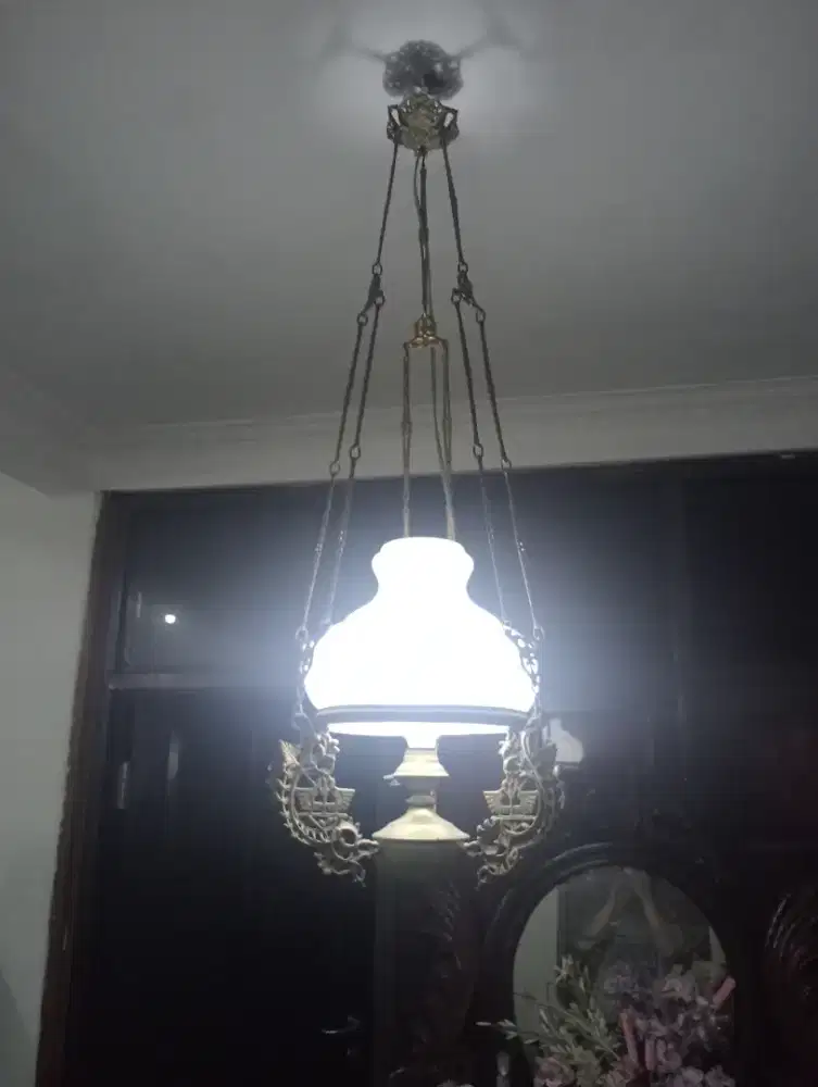 Lampu gantung antik