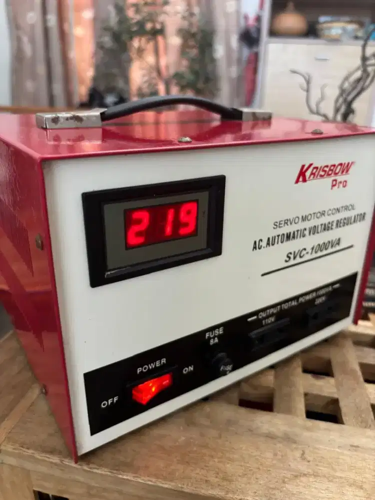 Stabilizer Servo  Motor 1000VA  Krisbow Original