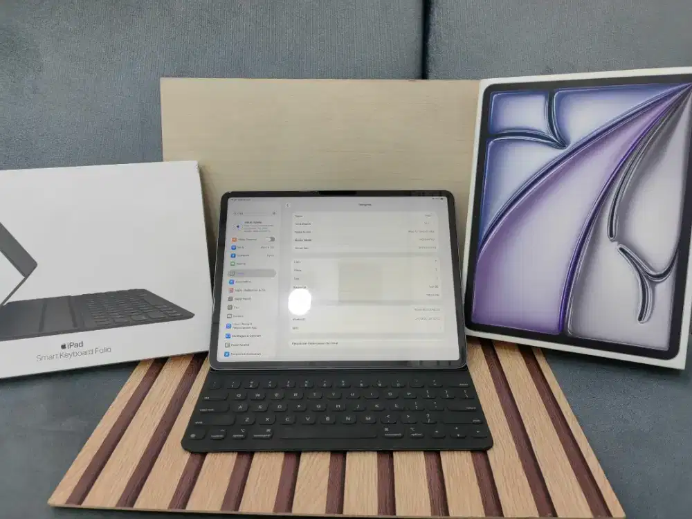 ipad AIR M3 13 inch ibox mulus seperti baru plus foliokeyboard ori