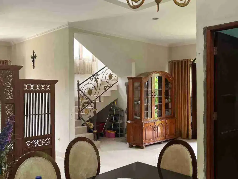 Rumah Tua Griya Loka BSD Serpong Luas 325m