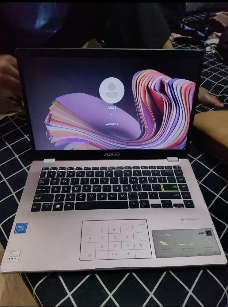 Asus BivoBook E410