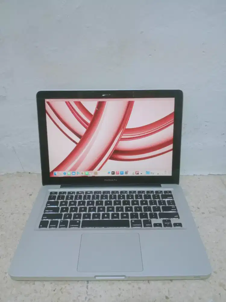 MacBook Pro 13in 2011 core i5 ram 8/500gb backlit