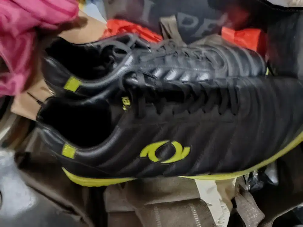 Sepatu ortuseight futsal man ukuran 43