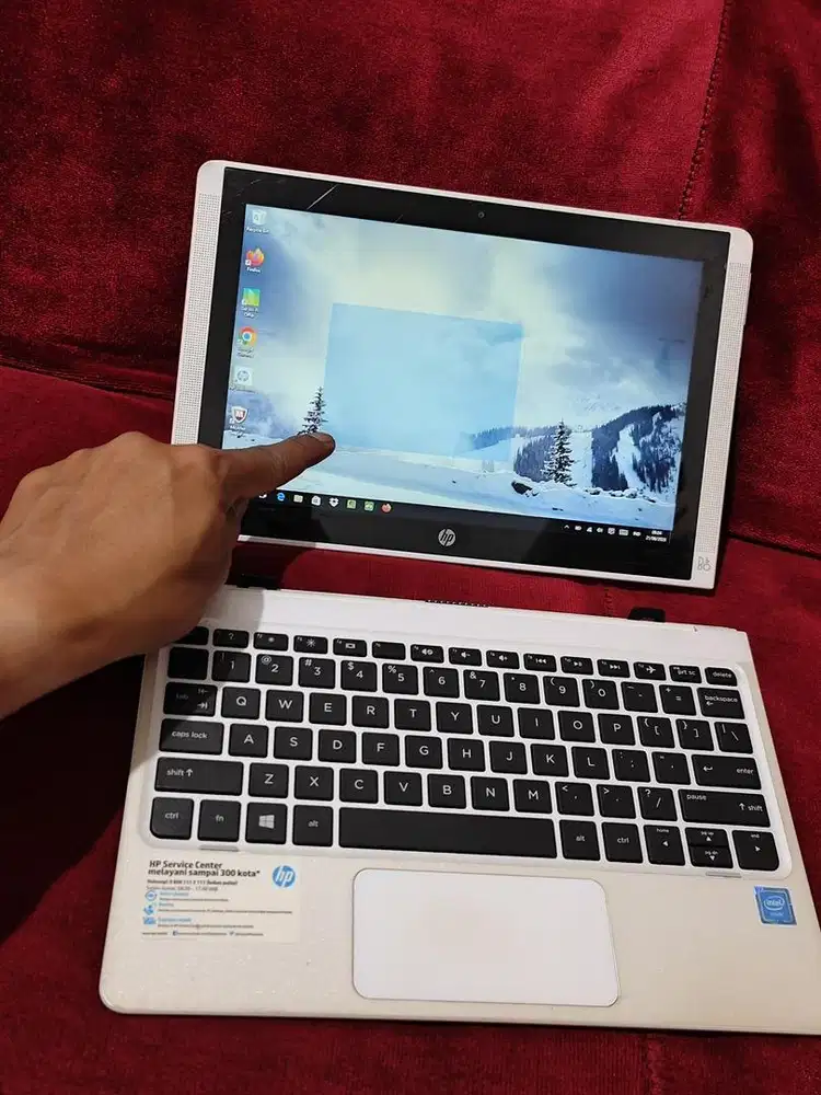 Notebook Hybrid Touchscreen HP Pavilion x2 Detachable Kondisi Normal