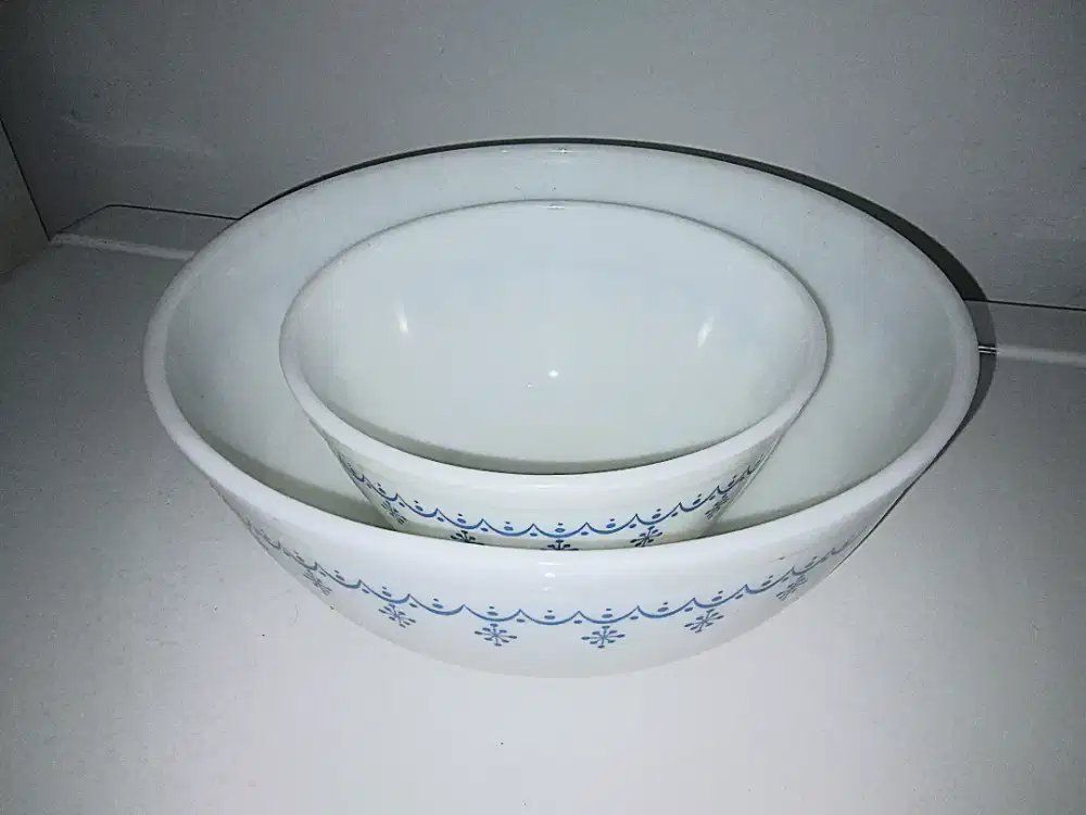 Jual cepat 2 set mangkok Pyrex USA