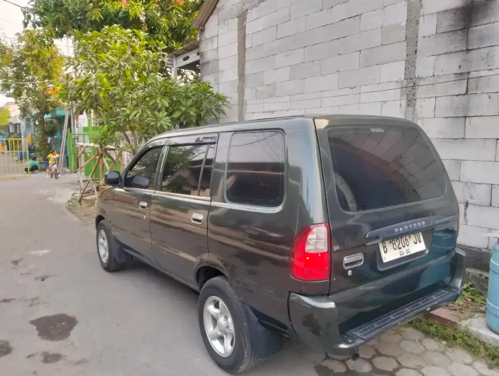 Isuzu panther LM tahun 2005