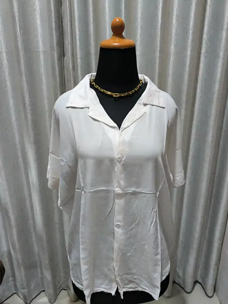TF0028 preloved kemeja BW uk. LD=130 Pjg=60 PJgLgn=22 LK=22