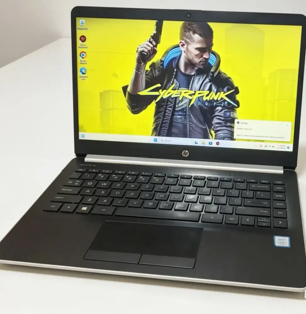 HP 240 G7. Intel Core i5. RAM 8GB. SSD 256GB. Batrai Awet. No Minus
