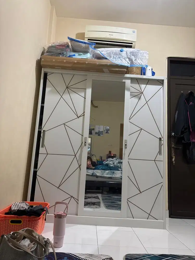 Lemari besi sleding 3 pintu