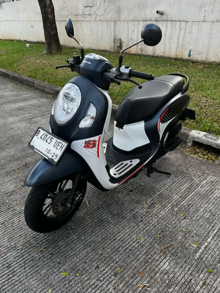 Scoopy Sporty Biru Putih Glossy