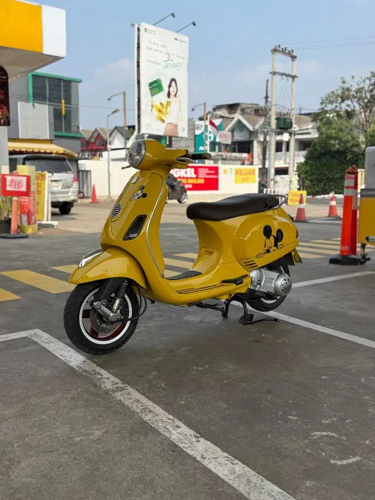 VESPA LX 150 2VIE TAHUN 2011