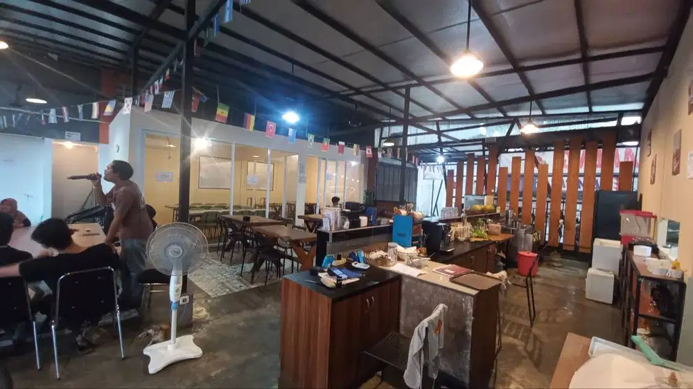 Waitress, tukang masak