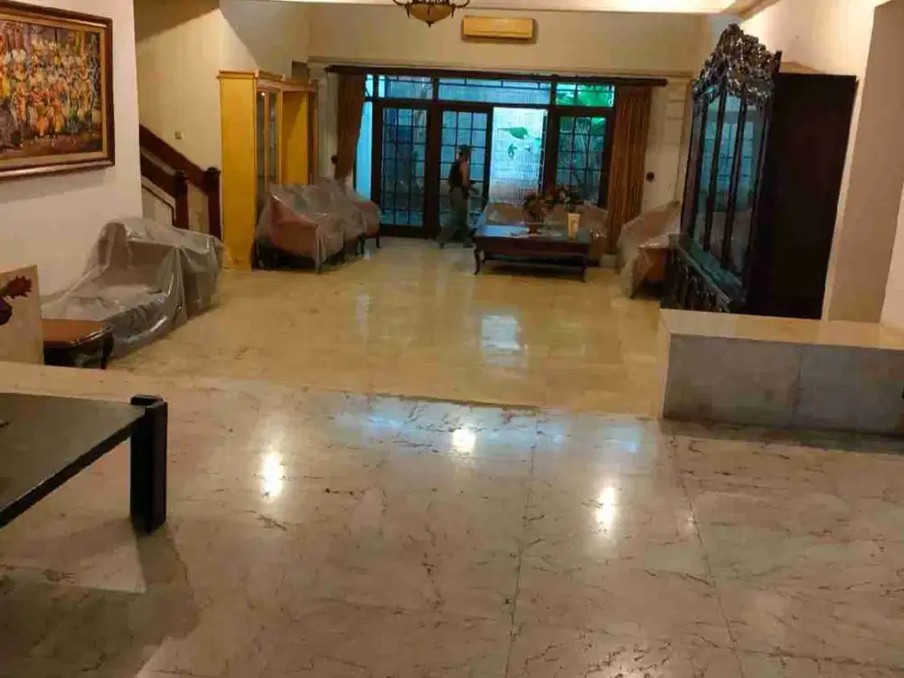 menteng rumah lama 2 lantai masih layak huni area strategis tidak ramai