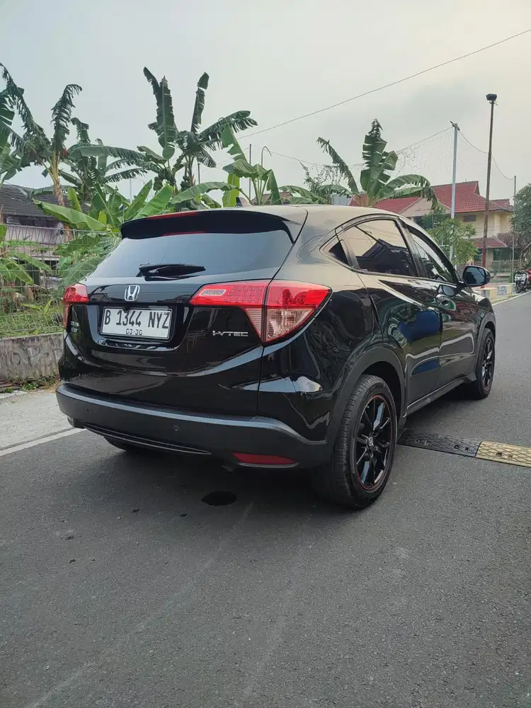 Honda HRV E cvt at metik tahun 2017 hitam jakarta timur