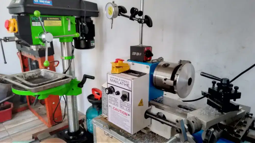 Mesin Bubut Mini dan Bor