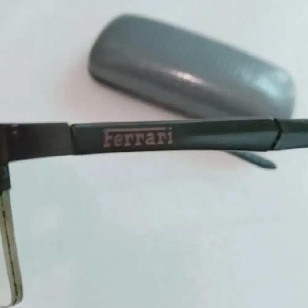 Kacamata FERRARI